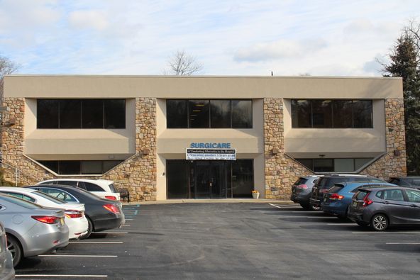 40 Stirling Rd, Watchung, NJ 07069